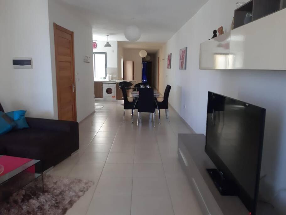 Lovely Two Bedroom Apartment St. Paul's Bay Dış mekan fotoğraf